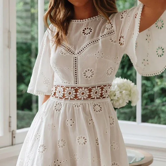 Sale!!! 💰 Flare sleeve cotton white lace dress Backless - Picture 3 of 5